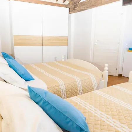 Relax & Guest house *